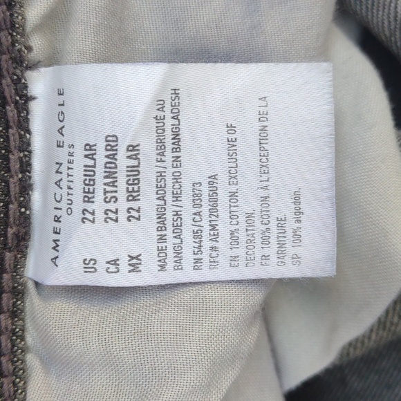 NWT ripped/distressed AE plus jeans-- gray wash - Picture 11 of 12